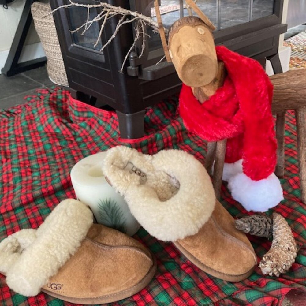 UGG Women's Slipper Scuffette ll. Size 7. Pefect condition!